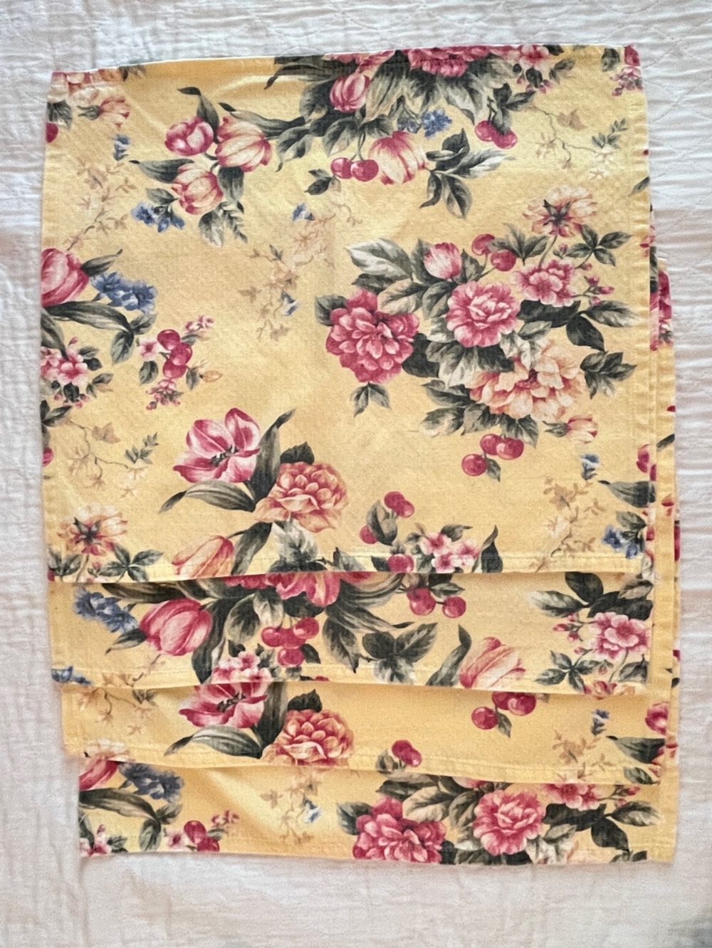Kohl's Yellow Floral Set of 4 Cloth Napkins with Pink and Green Bouquet Print